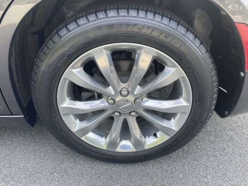 Used 2018 Chrysler 300 Limited w/ Safetytec Plus Group AWD/4WD image 8