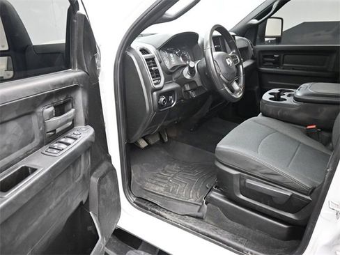 Used 2024 RAM 3500 Tradesman w/ Chrome Appearance Group image 15