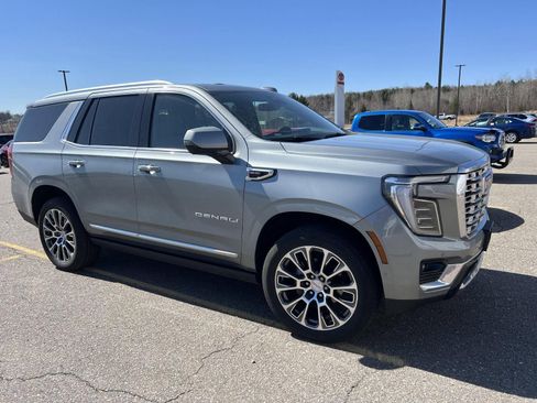 Used 2025 GMC Yukon Denali w/ Sun & Power Step Package image 3