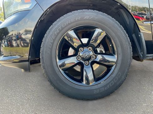 Used 2014 RAM 1500 Express RWD image 24