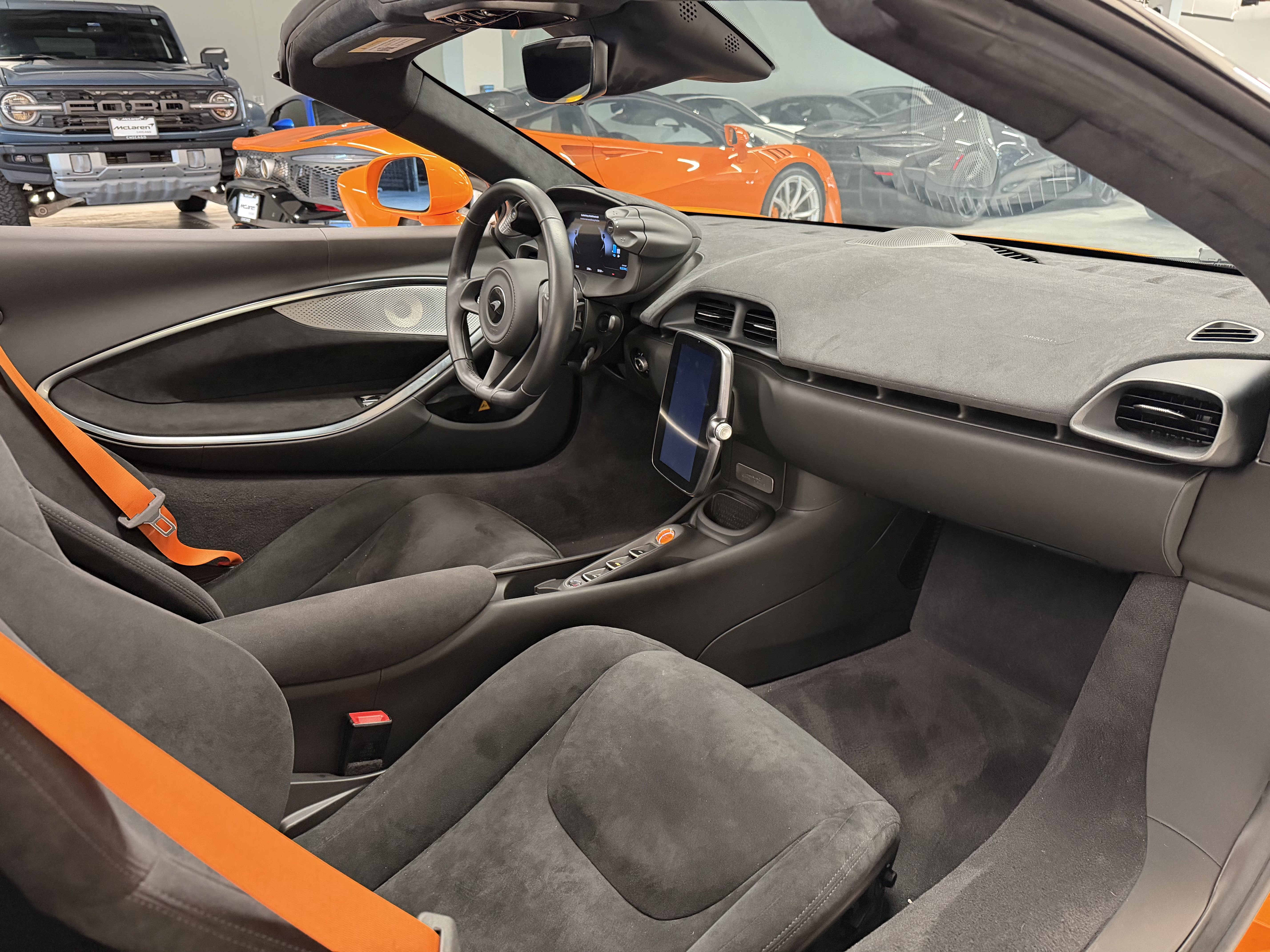 Used 2025 McLaren Artura Spider RWD image 14