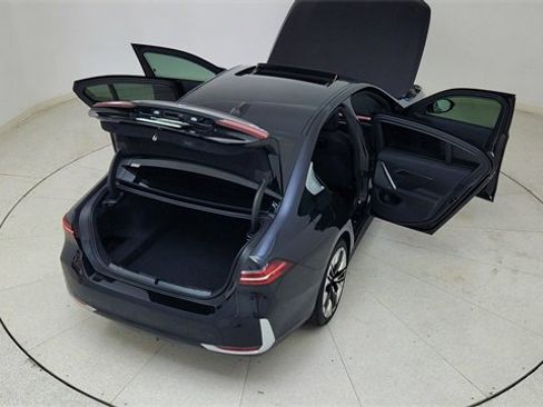Used 2025 BMW 540i xDrive image 89