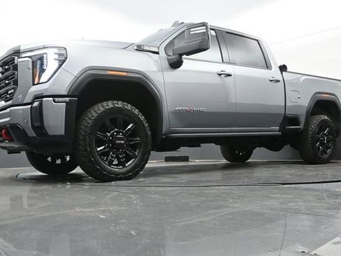 Used 2024 GMC Sierra 2500 AT4 w/ AT4 Premium Plus Package AWD/4WD image 28