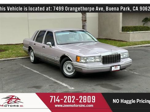 Used 1992 Lincoln Town Car Signature image 1