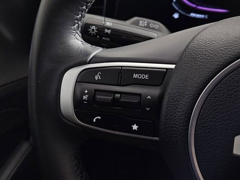 Used 2025 Kia Sportage EX image 19
