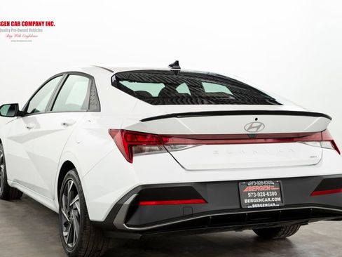 Used 2025 Hyundai Elantra SEL image 9