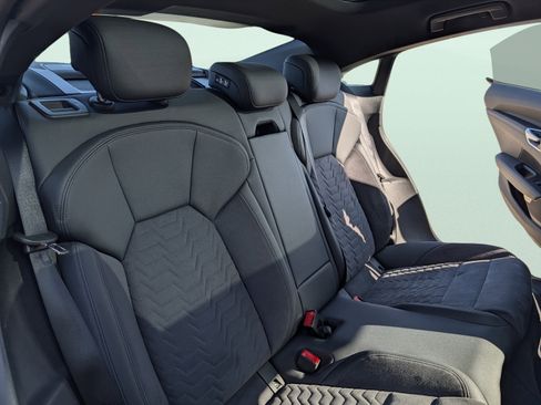 Used 2023 Audi e-tron GT Premium Plus image 31