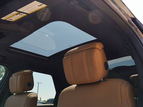 New 2026 Land Rover Discovery Dynamic SE AWD/4WD image 13