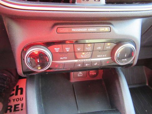 Used 2022 Ford Escape SE w/ SE Sport Appearance Package AWD/4WD image 25