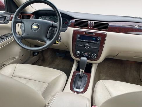 Used 2009 Chevrolet Impala LTZ FWD image 10
