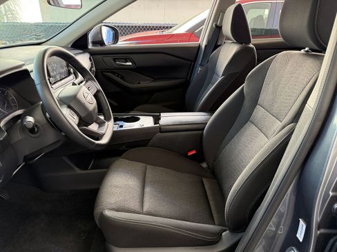 Used 2025 Nissan Rogue SV image 28