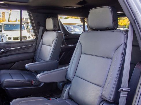 Used 2023 GMC Yukon Denali w/ Denali Reserve Package image 22