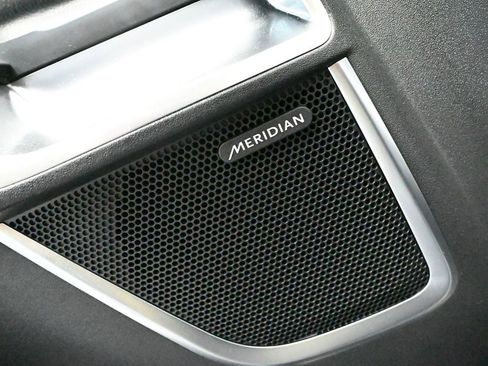 Used 2020 Jaguar E-PACE SE image 22