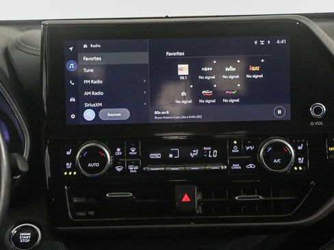 Used 2023 Toyota Highlander Limited image 14