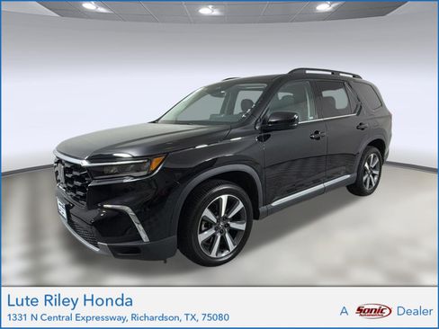 Used 2023 Honda Pilot Touring image 1
