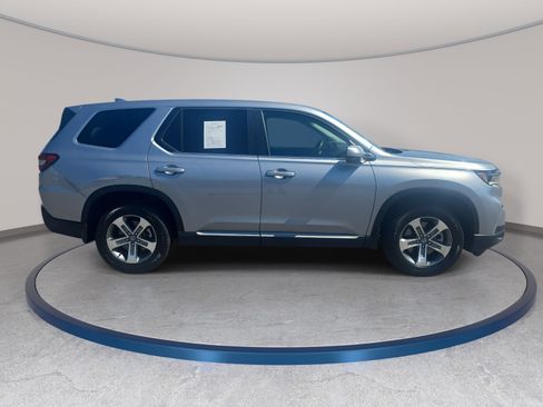 Used 2023 Honda Pilot EX-L image 4