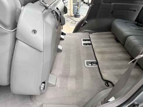 Used 2005 Lexus LX 470 4WD image 81