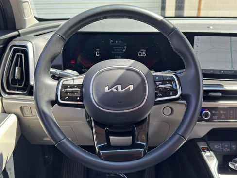 Used 2024 Kia Sorento S FWD image 18