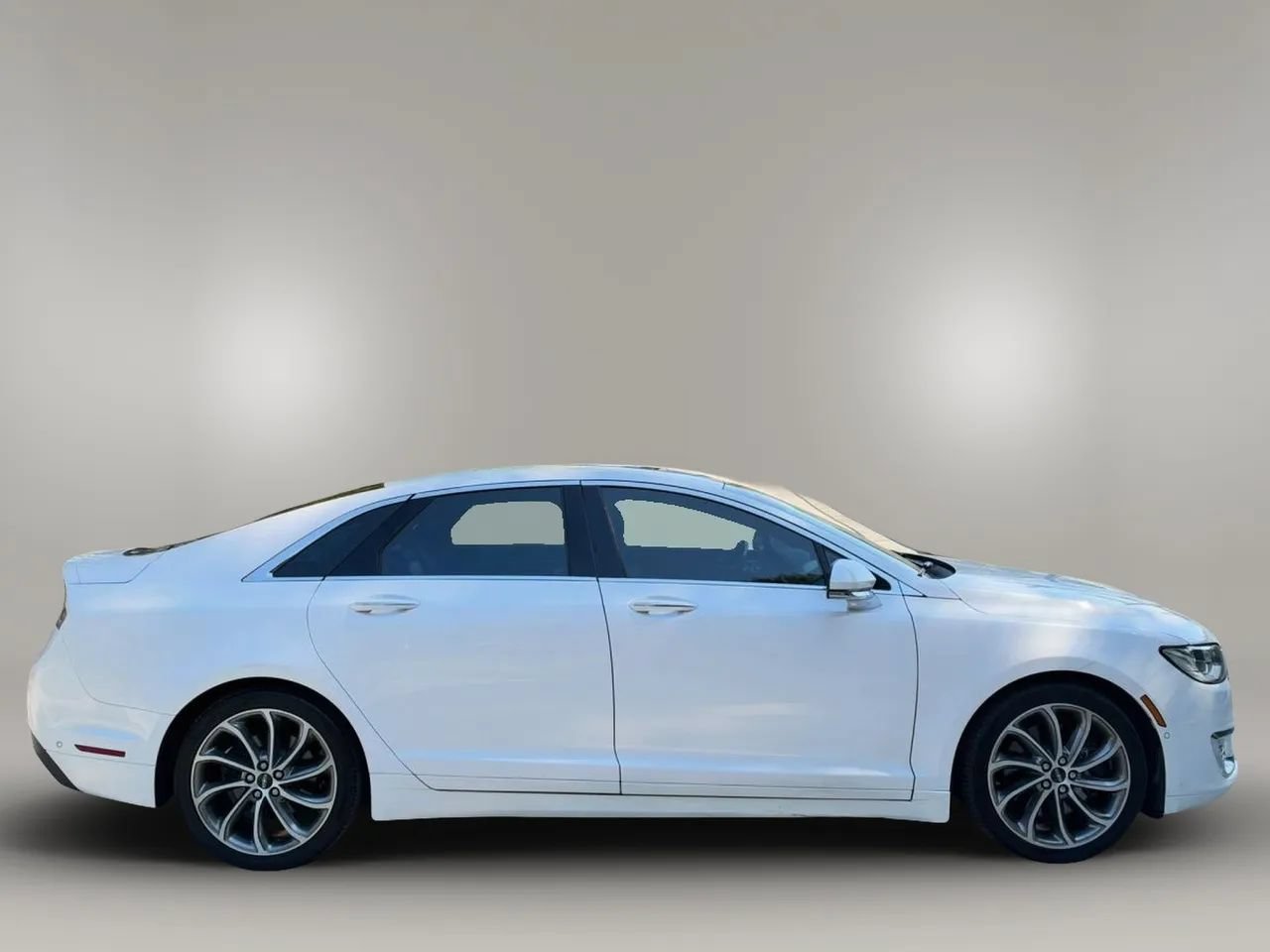 Used 2017 Lincoln MKZ Reserve w/ Luxury Package AWD/4WD image 4
