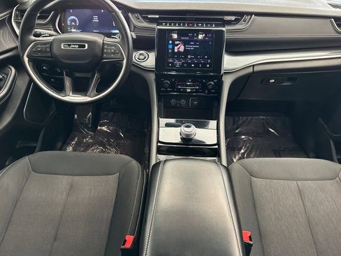Used 2021 Jeep Grand Cherokee L Laredo w/ Luxury Tech Group I AWD/4WD image 15