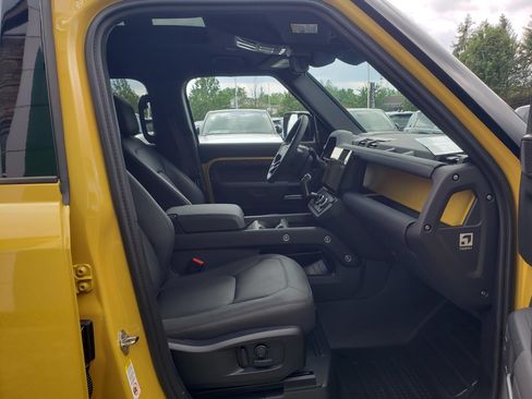 New 2026 Land Rover Defender 110 AWD/4WD image 18