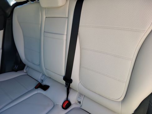 Used 2025 Mercedes-Benz GLC 300 image 8