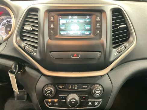 Used 2017 Jeep Cherokee Latitude AWD/4WD image 20