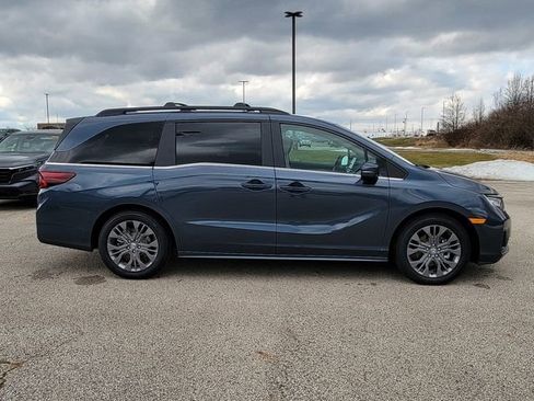 New 2026 Honda Odyssey Touring image 7
