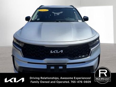 Used 2022 Kia Sorento S FWD image 2