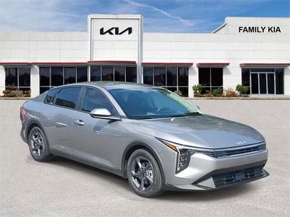New 2025 Kia K4 LXS