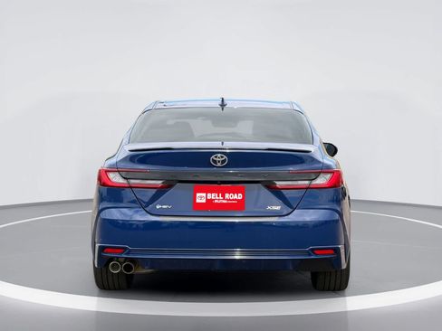 Used 2025 Toyota Camry XSE FWD image 6