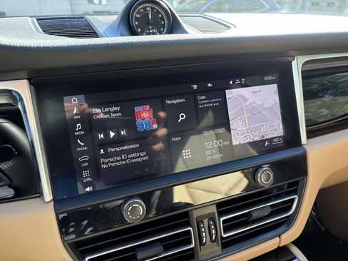 Used 2022 Porsche Macan image 23