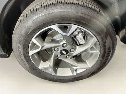 Used 2025 Chevrolet Trax LT image 11