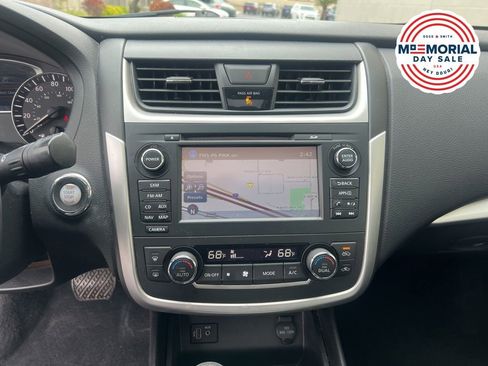 Used 2017 Nissan Altima 2.5 SV w/ Convenience Package FWD image 16