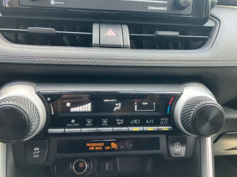Used 2020 Toyota RAV4 LE w/ All Weather Liner Package AWD/4WD image 22