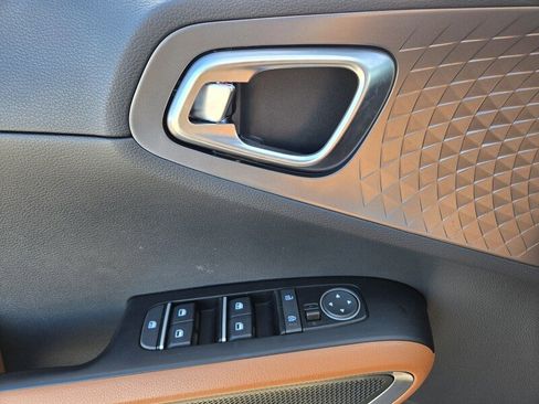 Certified 2025 Kia Soul EX image 18