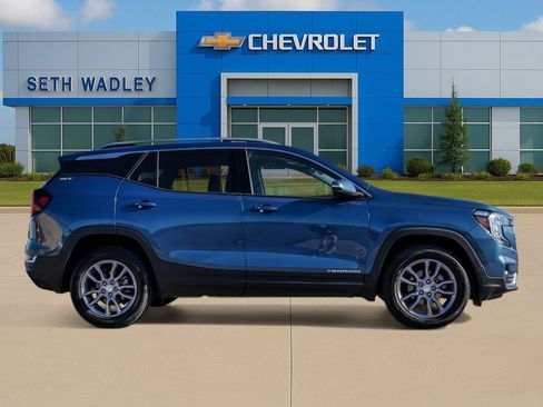 Used 2024 GMC Terrain SLT image 8