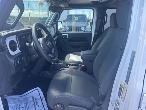 New 2025 Jeep Gladiator Sport AWD/4WD image 10
