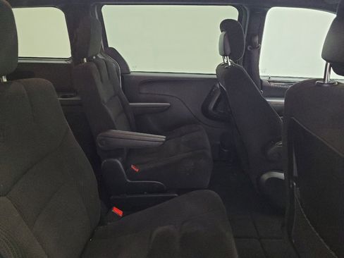 Used 2016 Dodge Grand Caravan SE FWD image 19