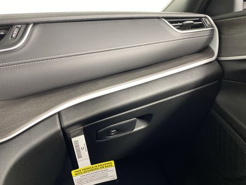 New 2025 Jeep Grand Cherokee Limited image 30