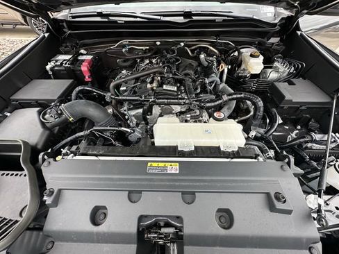 Certified 2025 Toyota Tacoma SR5 AWD/4WD image 30