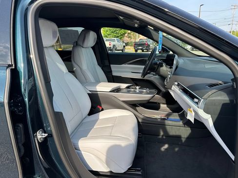 New 2024 Cadillac Lyriq Luxury RWD image 18