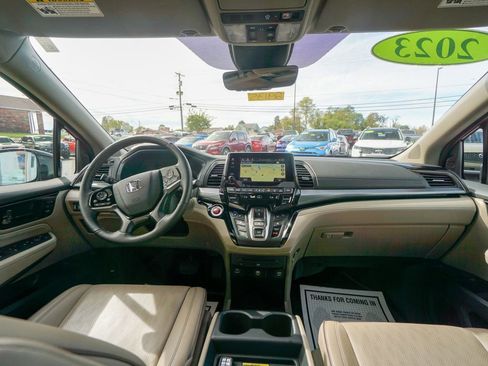Used 2023 Honda Odyssey Elite image 2