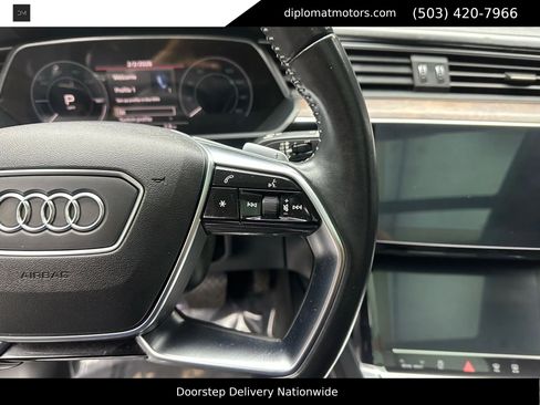 Used 2019 Audi e-tron Prestige w/ Prestige Package image 33