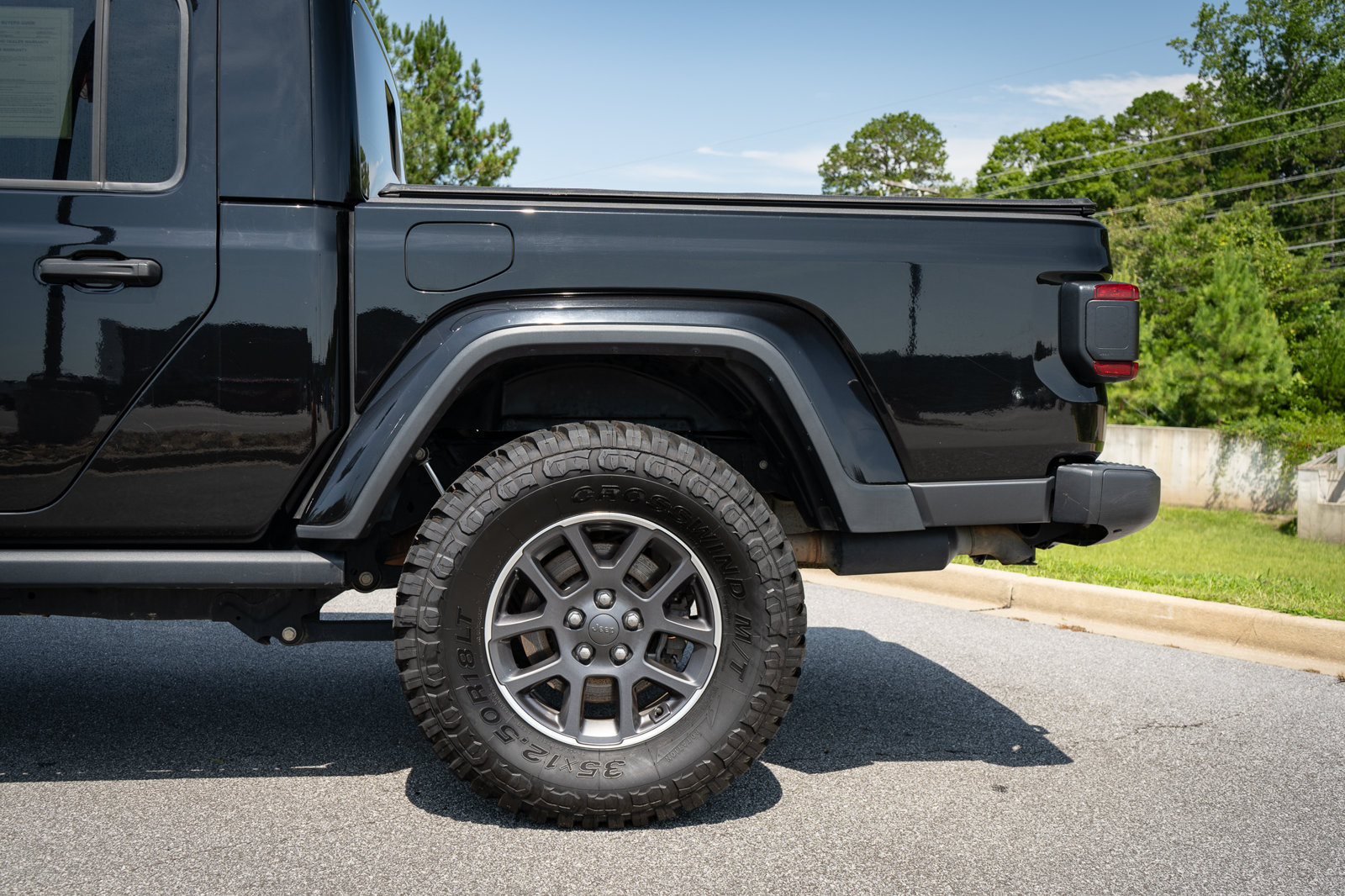 Used 2020 Jeep Gladiator Overland AWD/4WD image 6