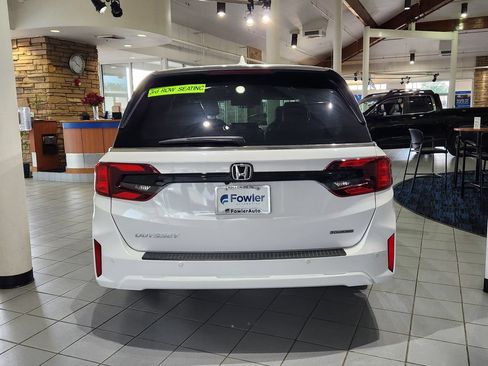 New 2026 Honda Odyssey Touring image 6