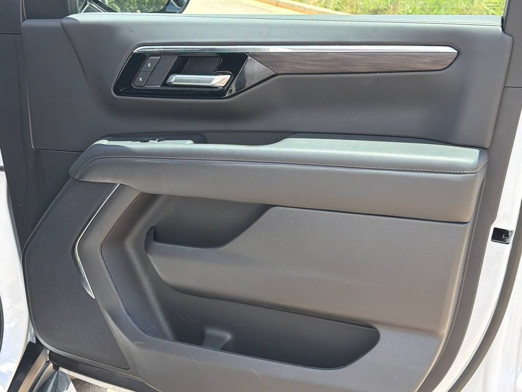Used 2025 Chevrolet Tahoe LT AWD/4WD image 14