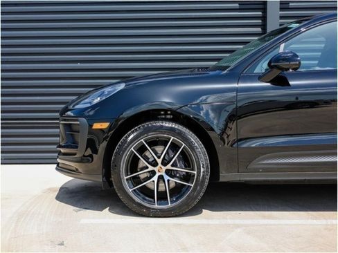 Certified 2025 Porsche Macan image 11