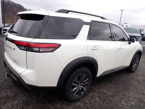 Used 2023 Nissan Pathfinder SV w/ SV Premium Package image 5