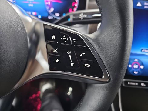 Certified 2025 Mercedes-Benz GLC 300 4MATIC image 19